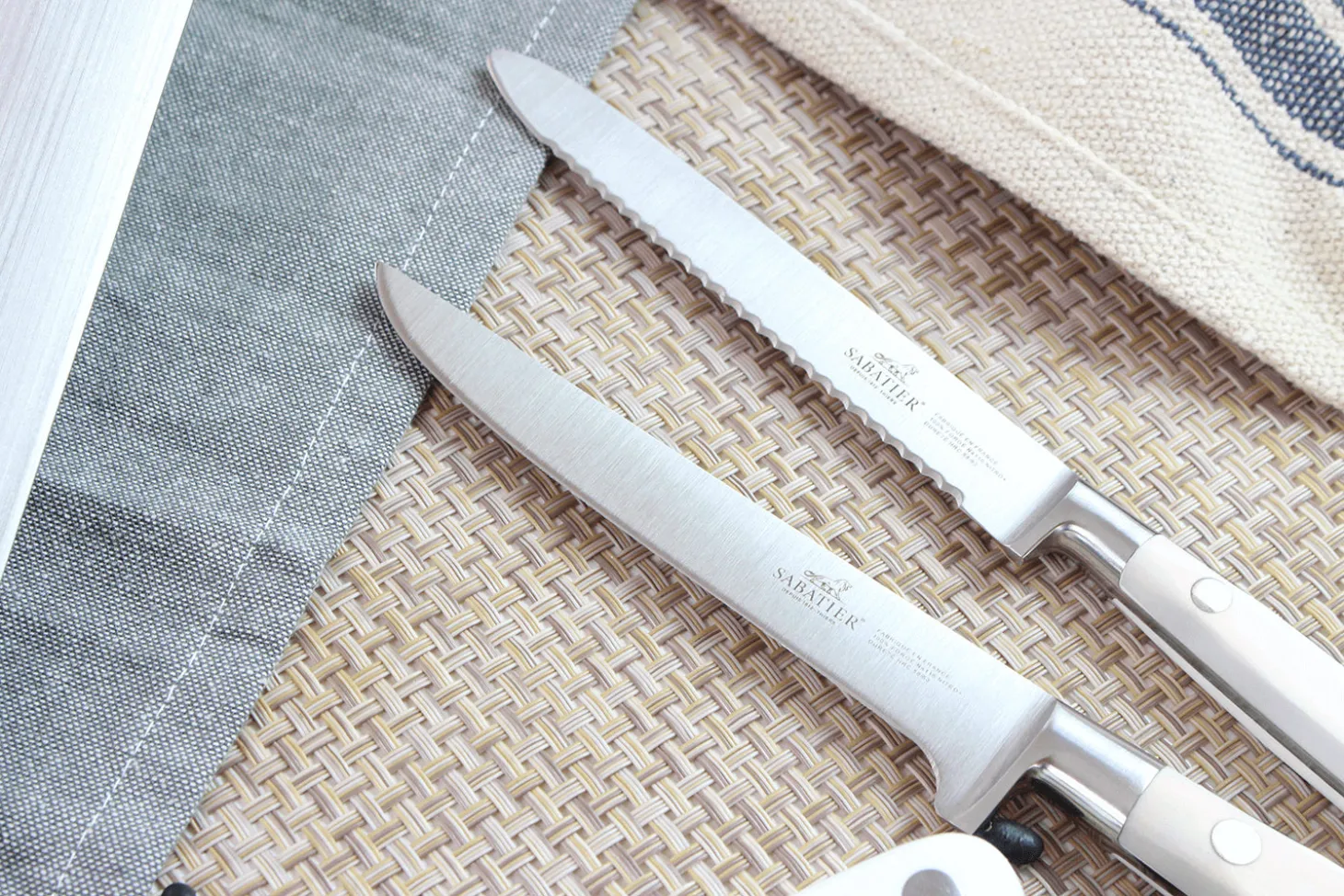 Mallette cuisine Sabatier Toque Blanche 5 couteaux fabrication française + 1 fusil
