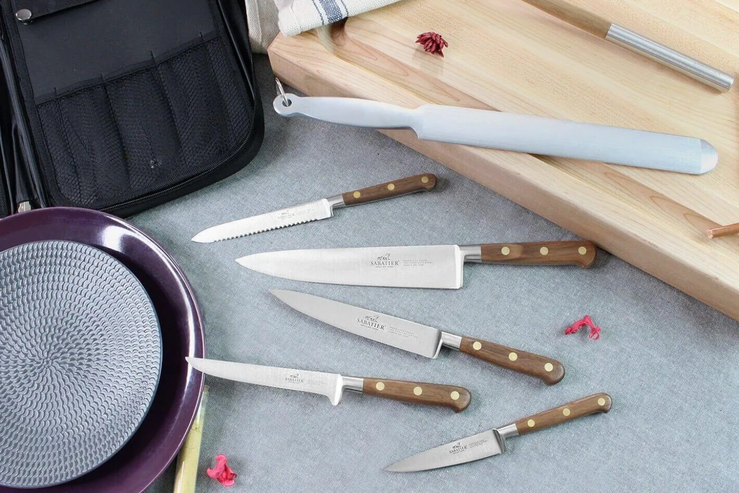Mallette cuisinier Sabatier Périgord 5 couteaux fabrication française + 1 fusil