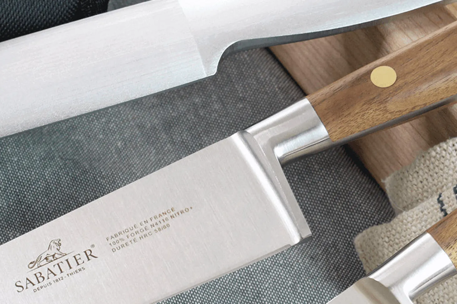Mallette cuisinier Sabatier Perigord 7 couteaux fabrication française + 1 fusil