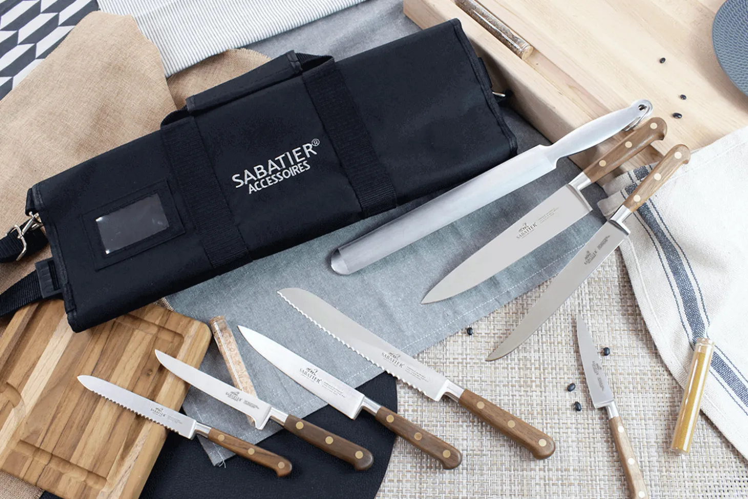Mallette cuisinier Sabatier Perigord 7 couteaux fabrication française + 1 fusil