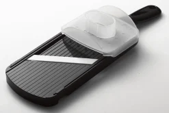 Mandoline céramique KYOCERA noire réglable avec protège doigts