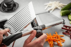 Mandoline Gefu Volari en acier inoxydable 41,5cm avec poussoir