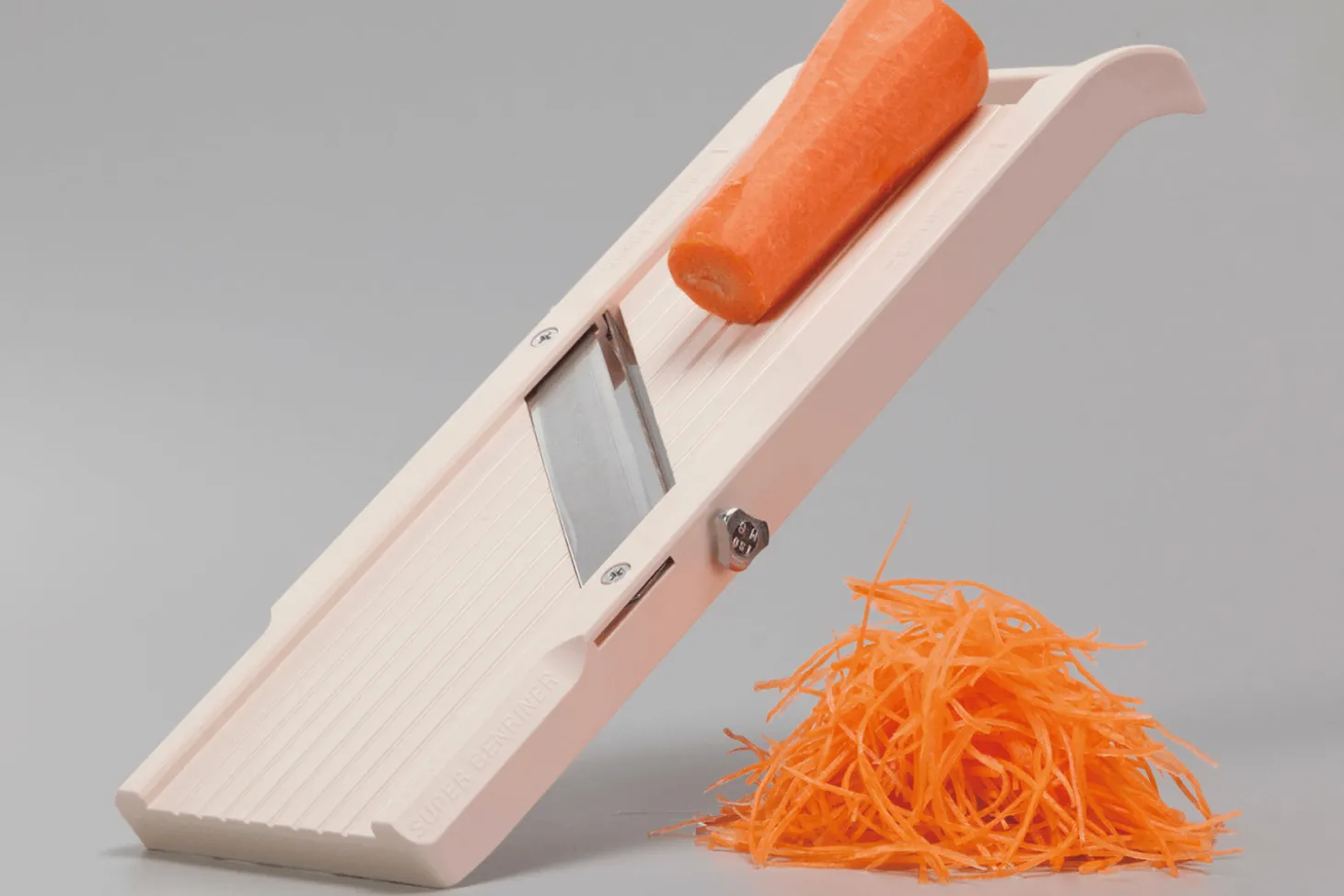 Mandoline japonaise professionnelle Super Benriner 3 lames + poussoir - Epaisseur réglable 0,5 à 4mm