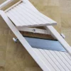 Mandoline japonaise professionnelle Benriner 3 lames couloir 6.5cm + poussoir et bac