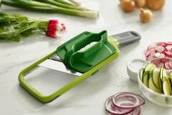 Mandoline Joseph Joseph Multi-Grip avec poussoir