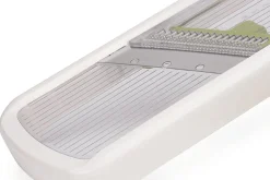 Mandoline Joseph Joseph Multi-Grip Plus avec poussoir et poignée pliante