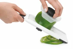 Mandoline à main OXO pour rondelles avec poussoir
