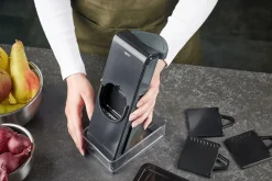 Mandoline verticale Gefu Stando avec récipient de collecte et couvercle