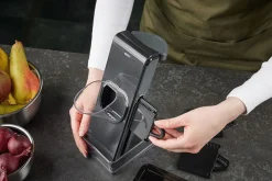 Mandoline verticale Gefu Stando avec récipient de collecte et couvercle