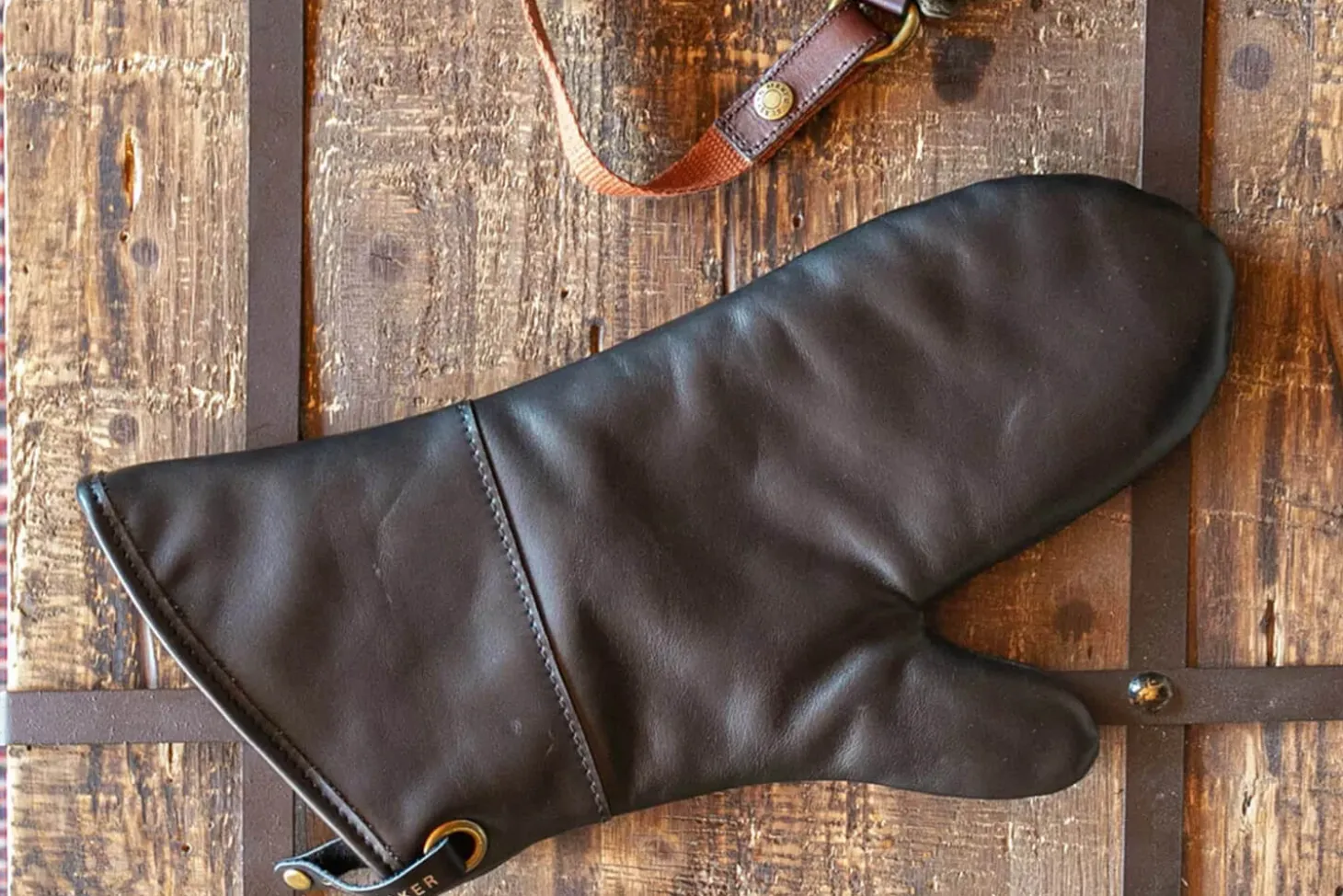 Manique Alaskan Maker Defender noir en cuir