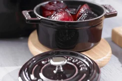Mini cocotte Staub ronde en fonte émaillée grenadine 10cm