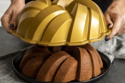 Moule à gâteau Nordic Ware Bundt Torsadé gold en fonte d'aluminium diamètre 27cm