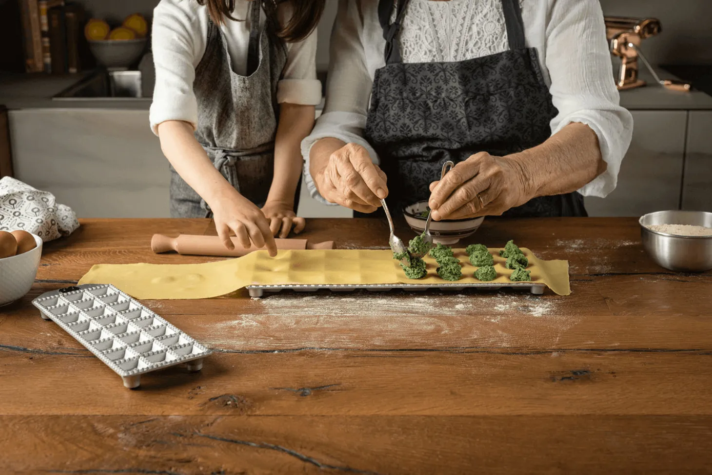 Moule à raviolis Marcato Classic 24 empreintes carrées + mini rouleau en bois