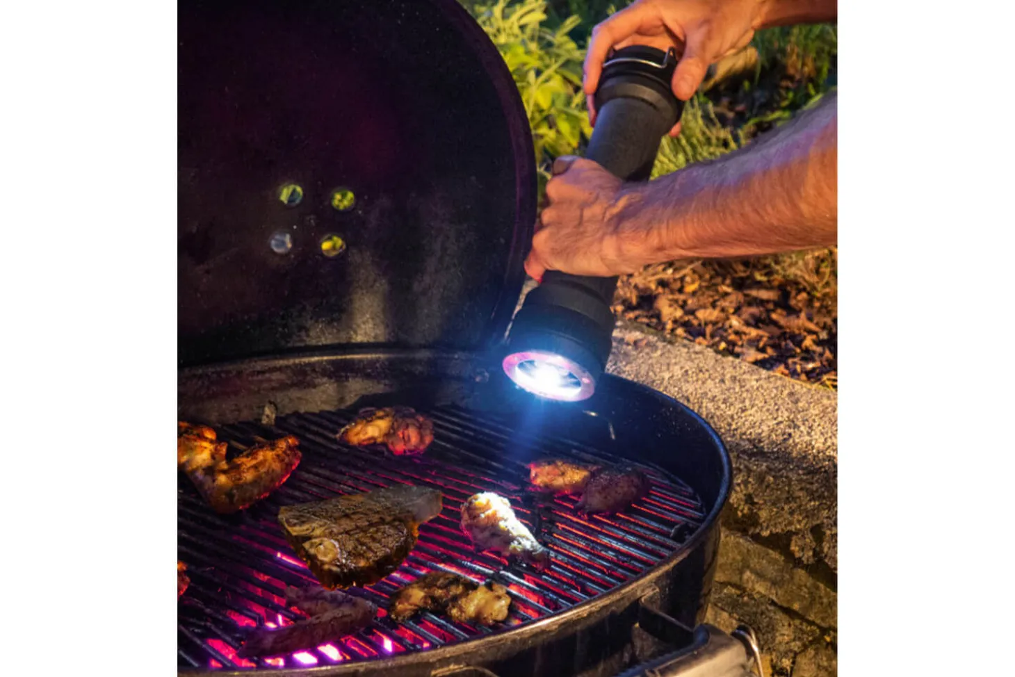 Moulin à poivre manuel Peugeot spécial barbecue avec éclairage 30cm