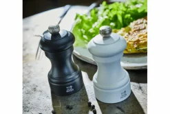 Moulin à poivre manuel Peugeot Bistro en bois de hêtre noir mat 10cm