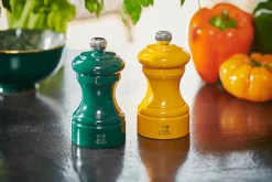Moulin à poivre manuel Peugeot Bistro en bois de hêtre laqué jaune safran 10cm