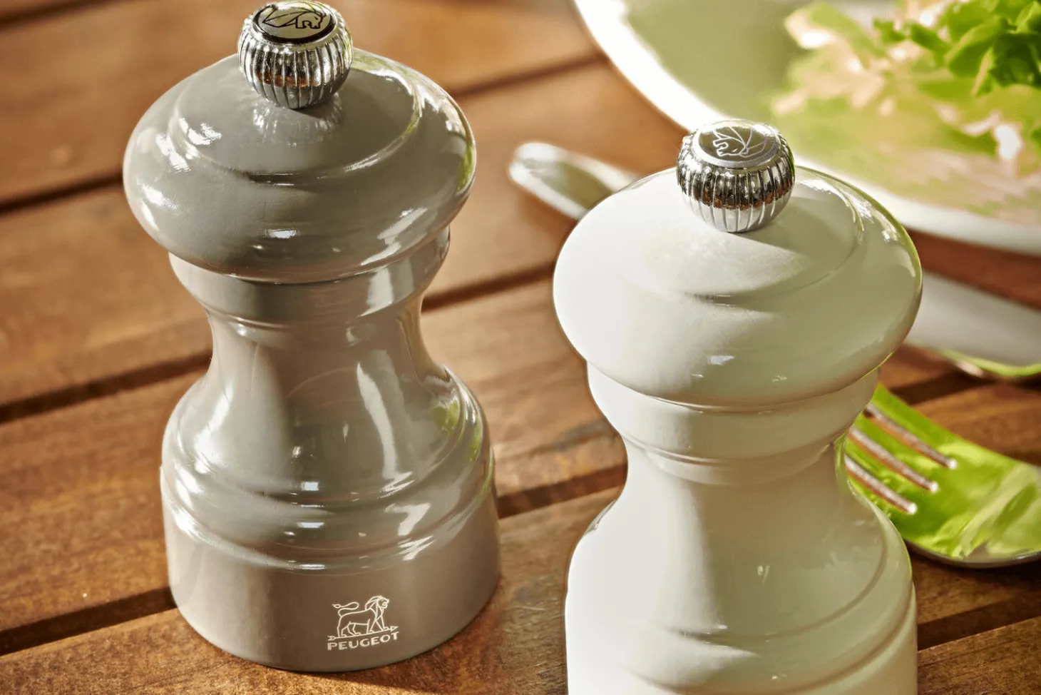 Moulin à sel sec manuel Peugeot Bistro en bois de hêtre laqué gris taupe 10cm