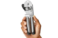 Ouvre-boîte manuel OXO Steel en acier inoxydable et santoprène