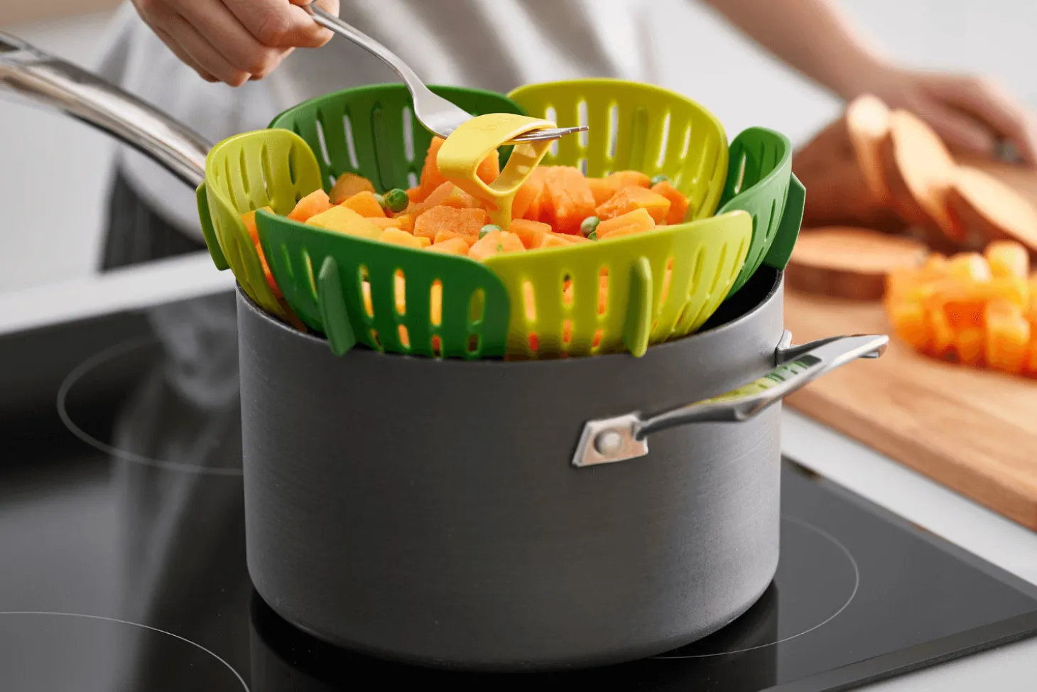 Panier vapeur pliable Joseph Joseph Bloom en silicone vert