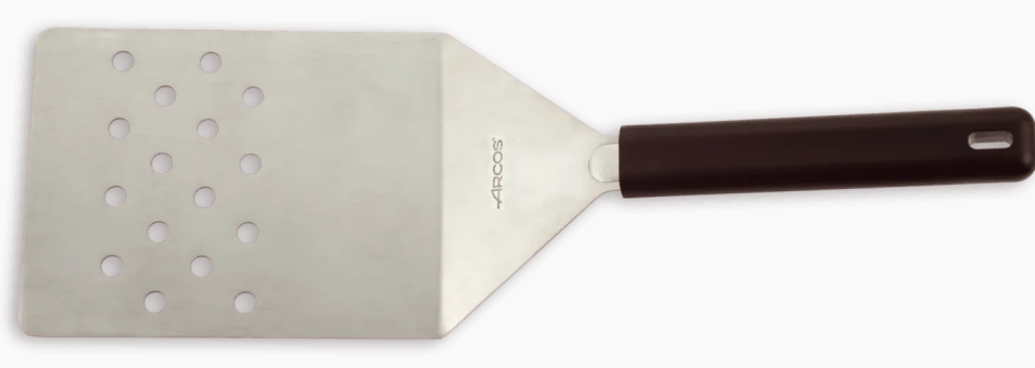 Pelle de service coudée perforée Arcos acier inoxydable 17.5cm