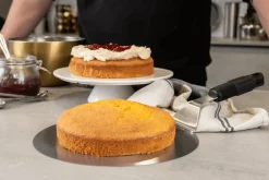 Pelle à gâteau Kitchencraft Sweetly Does It en acier inoxydable diamètre 25cm