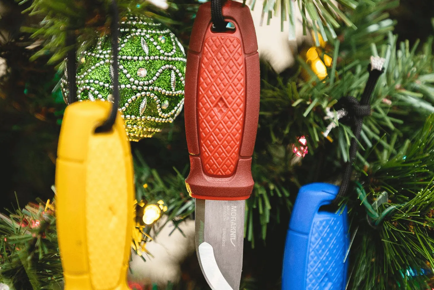 Petit couteau de poche Mora Eldris 12630 lame inox 5,9cm manche caoutchouc rouge avec allume-feu + étui
