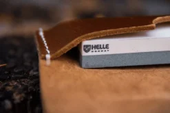 Pierre à aiguiser Helle H300301 double face grains 320/500 taille S avec étui en cuir