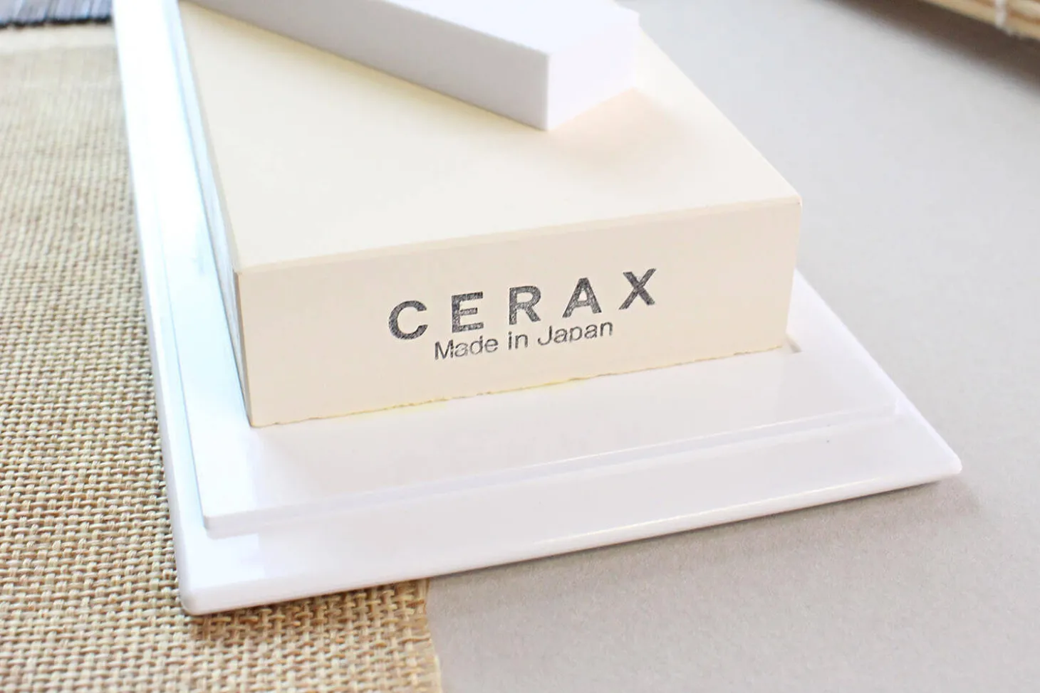 Pierre à aiguiser japonaise Suehiro Cerax céramique grains 3000 sur socle - Taille M