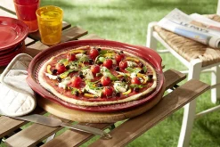 Pierre à pizza Emile Henry en céramique rainurée 36cm