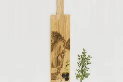 Planche apéritif en chêne Selbrae House 65x15x2cm avec poignée - Motif vache