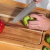 Planche à découper Wusaki en acacia double face avec rigoles 41x31cm