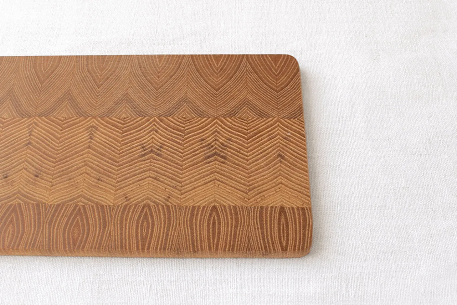 Planche de présentation Bérard en bois de robinier 34,5x16x1,3cm