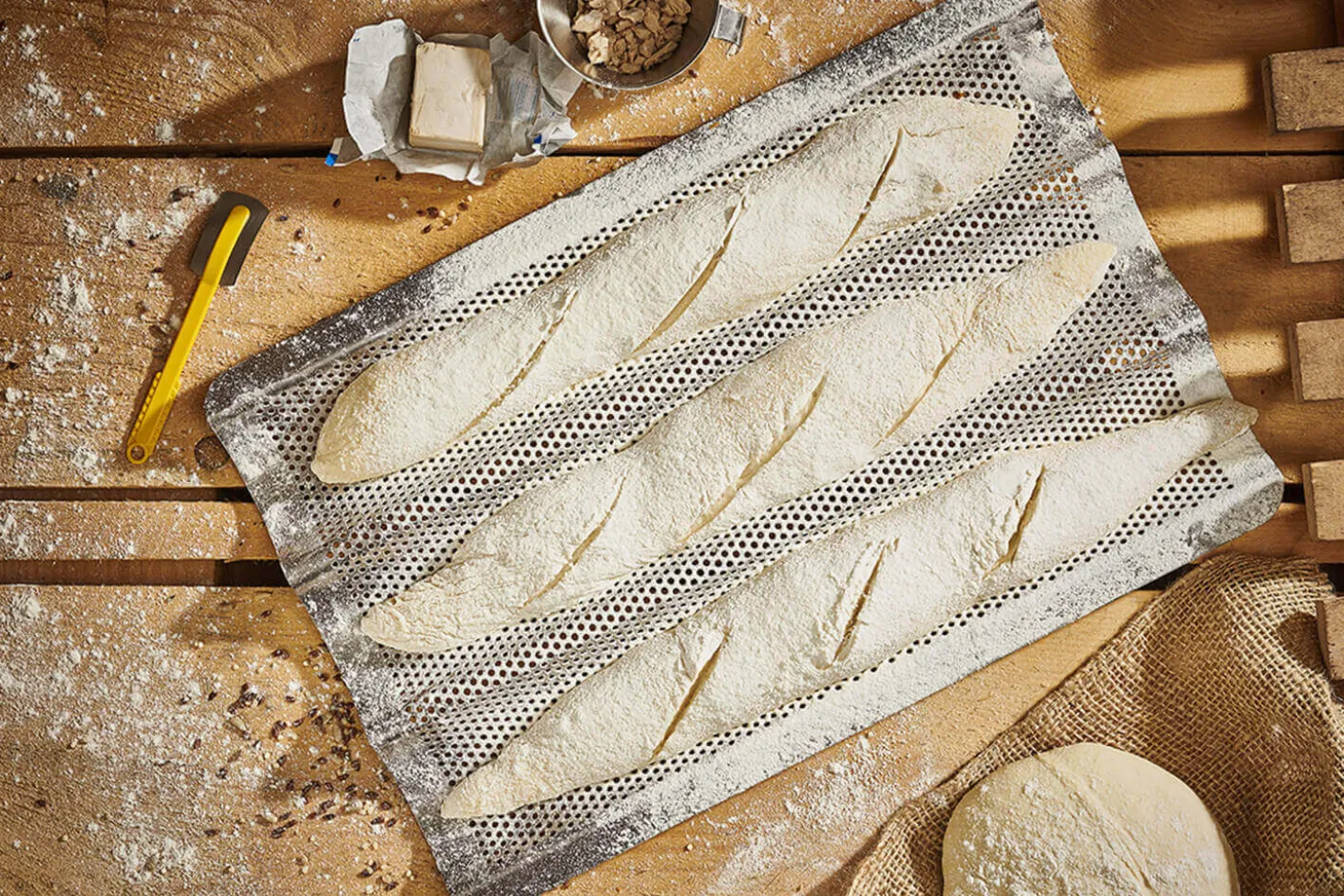 Plaque de cuisson De Buyer perforée en inox pour 3 baguettes