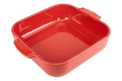 Plat four carré Peugeot Appolia en céramique rouge 22,5x22,5x6,5cm