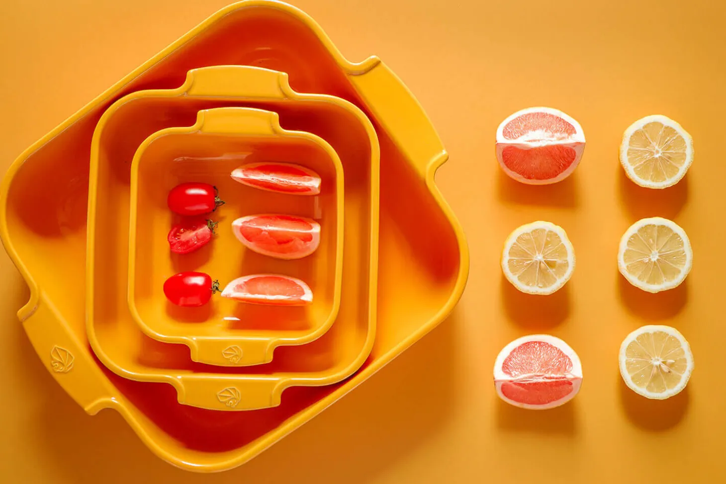Plat four carré Peugeot Appolia en céramique jaune safran - 21cm