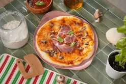 Plat à pizza Cookut Le Formidable avec coupe-pizza guimauve