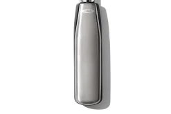 Éplucheur à peaux fines OXO Steel en inox avec manche bi-matière