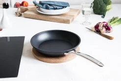 Poêle antiadhésive Cristel Castel'Pro Ultralu® en aluminium forgé et revêtement Ceraliss+
