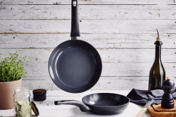Poêle à frire antiadhérente Beka Kuro en aluminium noir 28cm