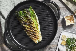 Poêle gril Staub Pure ronde en fonte émaillée noir mat