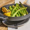 Poêle ronde Ooni Sizzler en fonte manche amovible + dessous-de-plat inox