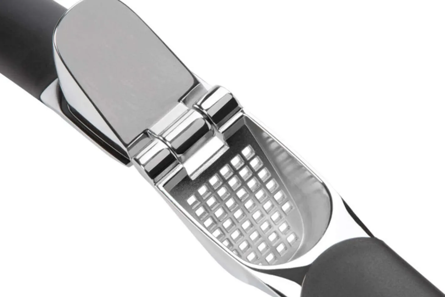 Presse-ail OXO avec brosse à picots intégrée