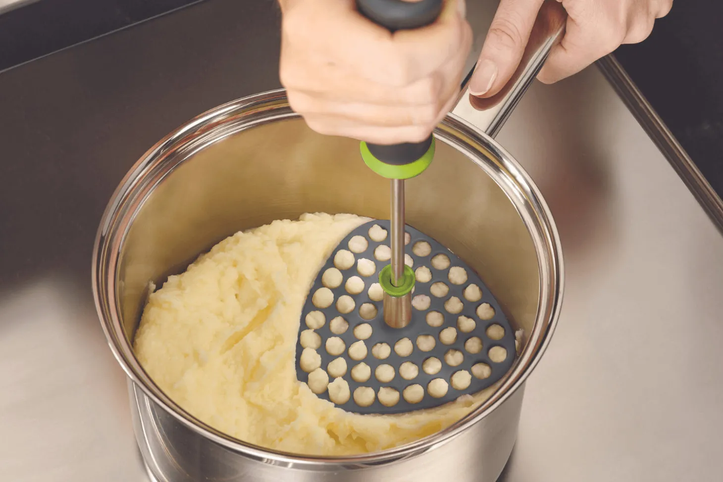 Presse-purée pliable Joseph Joseph Delta en polymère
