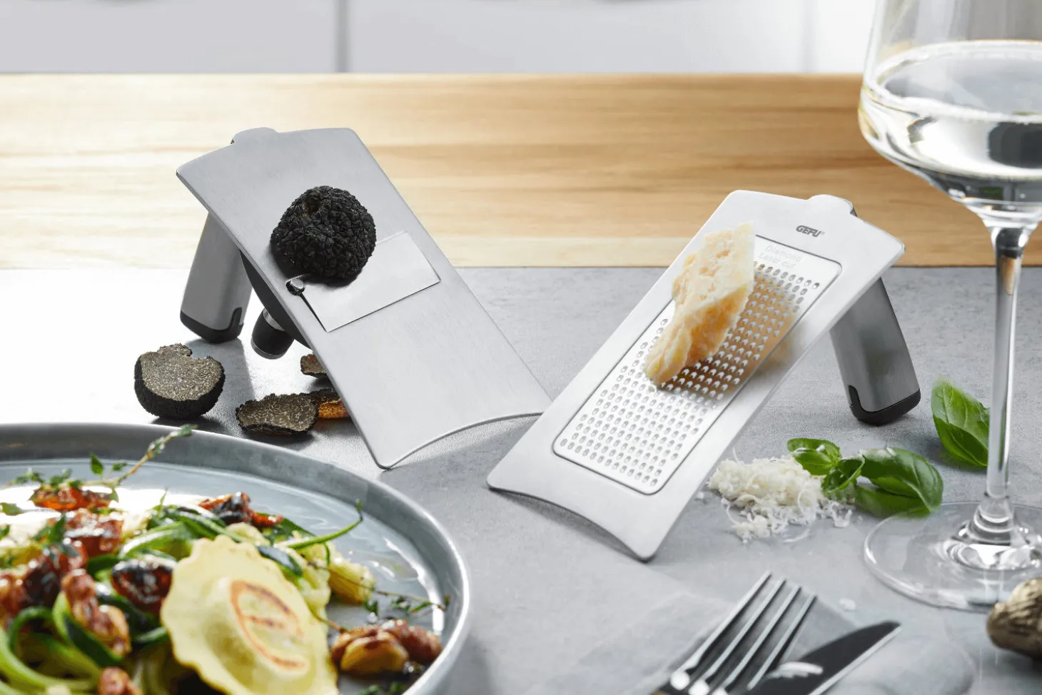 Râpe de fin gourmet Gefu Tartufolo en acier inoxydable
