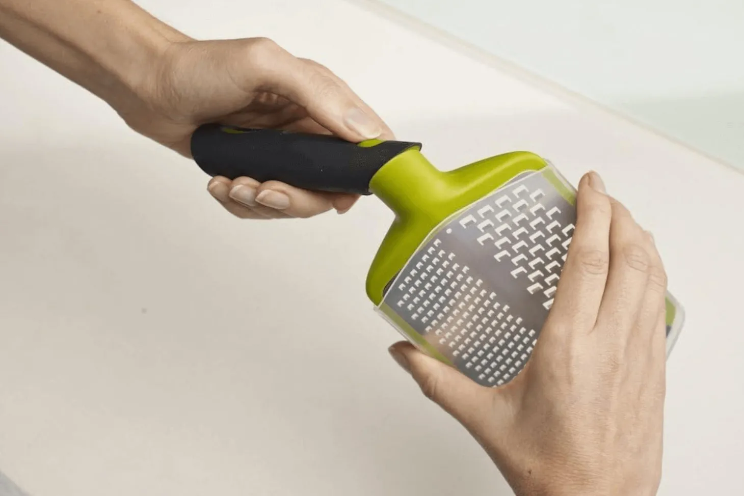Râpe Joseph Joseph Twist Grater double lames grains épais / grains fins vert