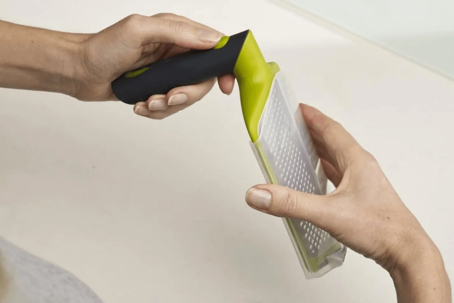 Râpe Joseph Joseph Twist Grater double lames grains épais / grains fins vert