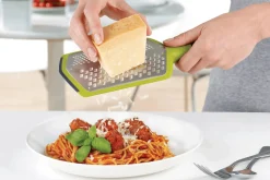 Râpe Joseph Joseph Twist Grater double lames grains épais / grains fins vert