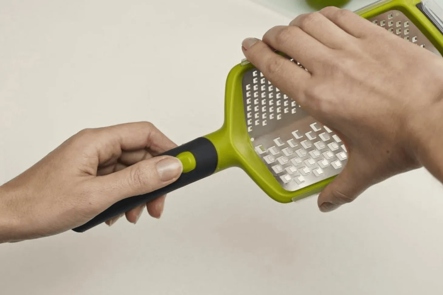 Râpe Joseph Joseph Twist Grater double lames grains épais / grains fins vert