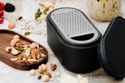 Râpe Microplane 3-en-1 noire avec boîte de conservation et double couvercle