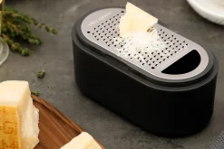 Râpe Microplane 3-en-1 noire avec boîte de conservation et double couvercle